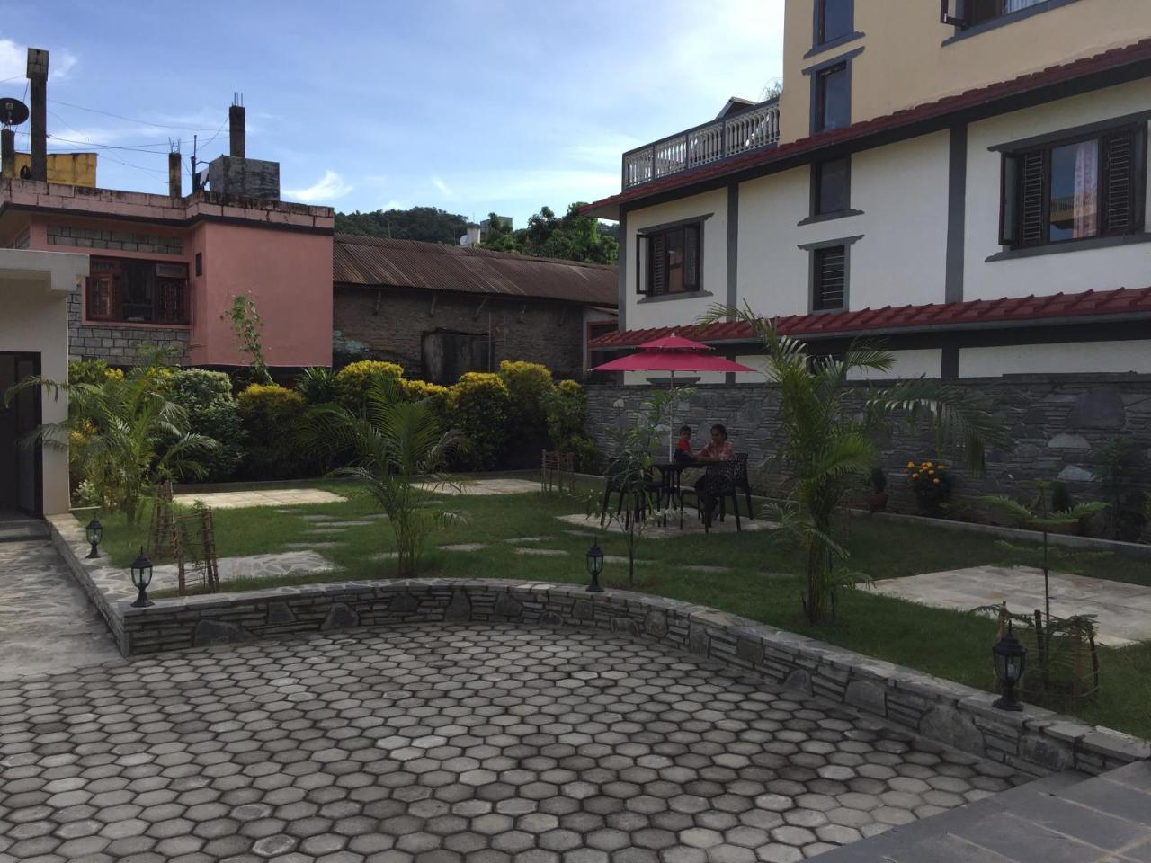 Hotel K2 Pokhara Exteriör bild